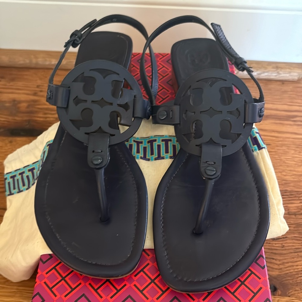 Torch Burch navy sandals Sz 9